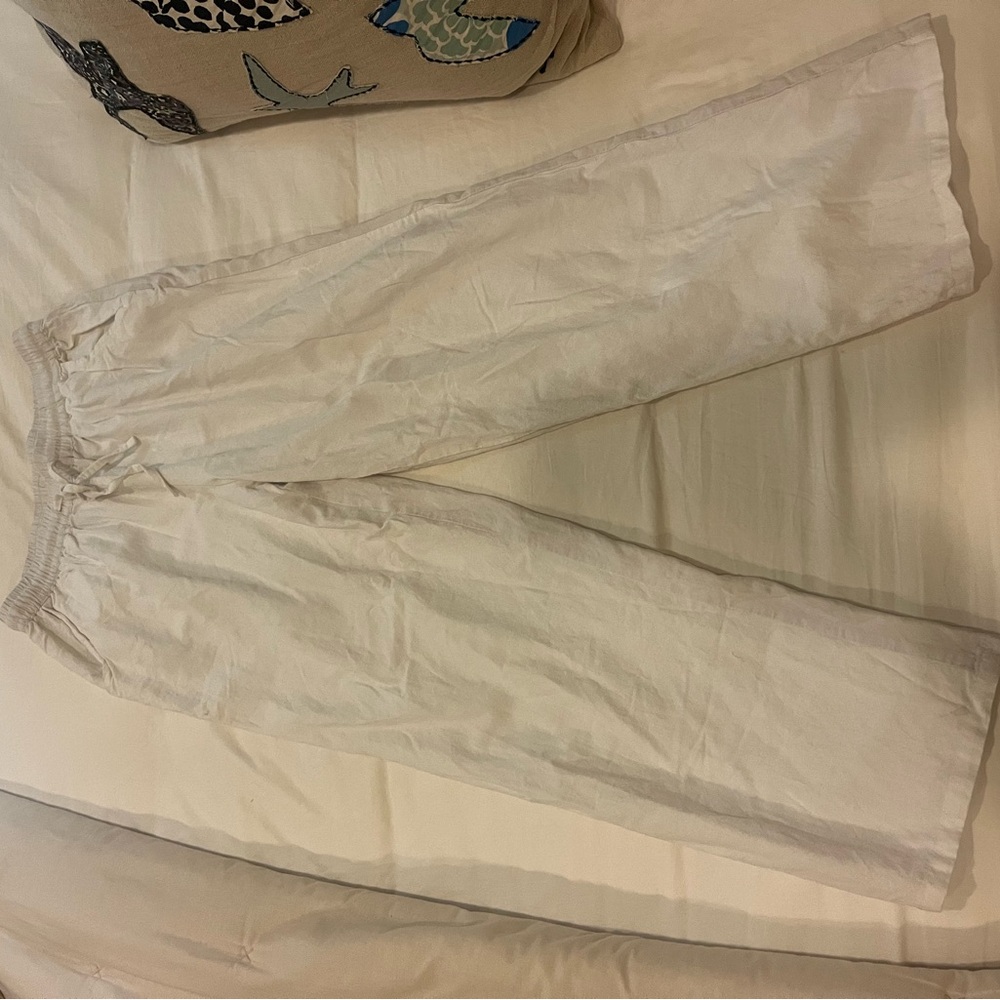 Super cute white wide leg linen pants